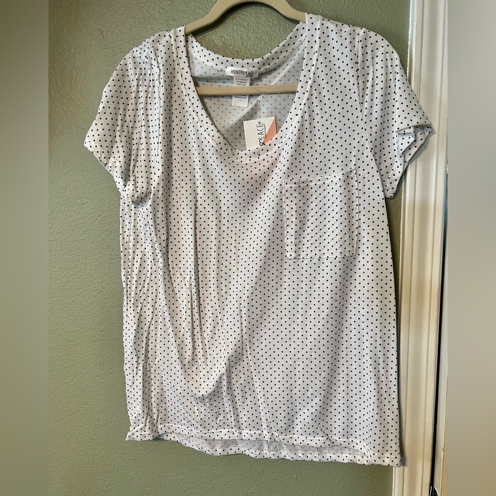 NWT Honey & Lace Pocket T - L